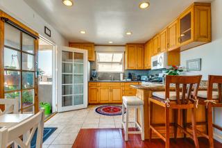 Walk to Ocean Manhattan Beach Home with Deck - Manhattan Beach - 5