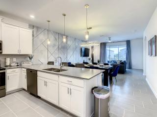 Last Minute Disney Getaway! Private Pool, Hot Tub & Games Room. Book Now! #98295 - Kissimmee - 3
