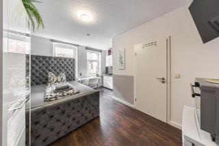 2 LH 6-Schlafzimmer-Apartment - Halle an der Saale - 0