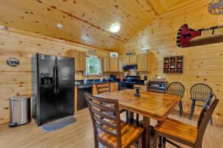 NEW Smoky Mountain Cabin Cozy & Convenient - Sevierville - 7