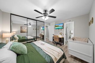 Entire Luxury 3-Bedroom House with Hot Tub, Garage, King Bed, Available Now - Spring Valley - 4