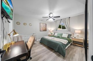 Entire Luxury 3-Bedroom House with Hot Tub, Garage, King Bed, Available Now - Spring Valley - 5