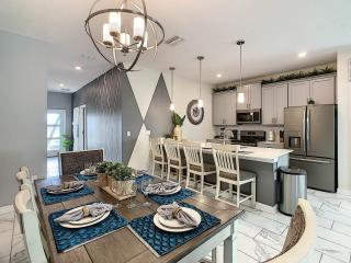 Last Minute Disney Getaway! Private Pool, Hot Tub & Games Room. Book Now! #87939 - Kissimmee - 1