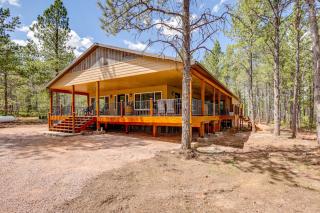 Black Hills Vacation Lodge Deck and Fire Pit! - Newcastle - 0