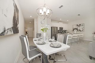 Last Minute Disney Getaway! Private Pool, Hot Tub & Games Room. Book Now! #27986 - Kissimmee - 1