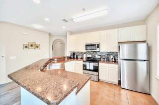 Near Disney 2BR King Queen with Hot Tub & Games room - Orlando - 1