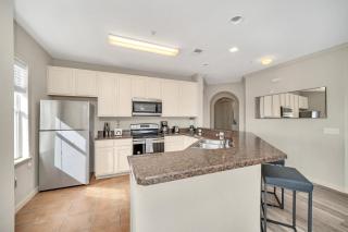 Spacious 2BR Condo w Pool & Hot tub near Disney - Orlando - 1