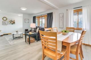 2 Living Areas! Cedar Home 11 Mi to Mt Holiday Ski - 6