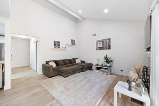 Modern Downtown Escape Sleeps 10 - Sacramento - 0