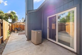 Modern Downtown Escape Sleeps 10 - Sacramento - 8