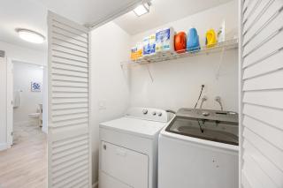 Modern Downtown Escape Sleeps 10 - Sacramento - 6