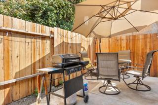 Modern Downtown Escape Sleeps 10 - 4