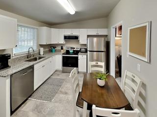Barnard Row House - Savannah - 3
