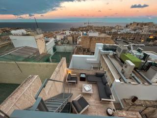 Penthouse with Jacuzzi & Panoramic Views - Heart of Valletta - La Valeta - 3