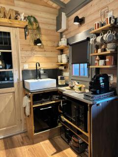 TiNY HOUSE LE CHALET LIT KING SIZE -TERRASSE - PETIT DÉJEUNER-CLIMATISATION -PARKING - 3