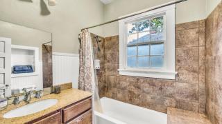 Charming 100-year-old duplex in Historic District - 5