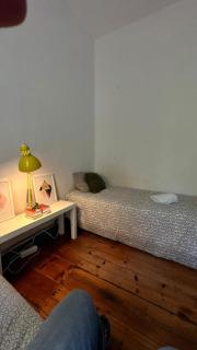 Low Cost Room - Double single bed with share bathroom - Lissabon - 9