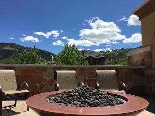 Unequalled Ski in Out, Next to Gondola, Sundial 1Br, Pool, Hot tub, Condo Nast Winner B219 - Park City - 2