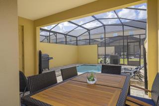 Last Minute Disney Getaway! Private Pool, Hot Tub & Games Room. Book Now! #56373 - Kissimmee - 1