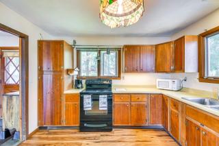 Less Than 1 Mi to State Park Trumansburg Cottage with Deck! - Trumansburg - 2