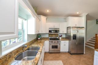 Blue Haven Beach House - Peek at Gulf Heated Pool Elevator 4 Min Walk to Beach Games - Holmes Beach - 1