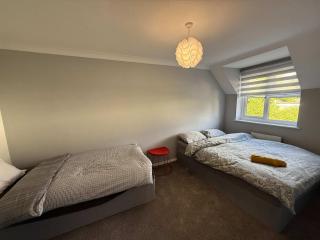 2 Bedroom Modern Apartment with Free Parking - Chelmsford - 2