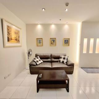BREATHTAKING BAYVIEWS - 1BR Condo with Panoramic Bay Views, Balcony, Pool Access & Netflix - Housekeeping Available - - Manila - 7