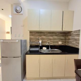 BREATHTAKING BAYVIEWS - 1BR Condo with Panoramic Bay Views, Balcony, Pool Access & Netflix - Housekeeping Available - - Manila - 2