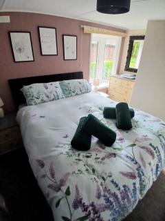 Lodge by the Lake - Lake District - Hot Tub - Bassenthwaite - 2