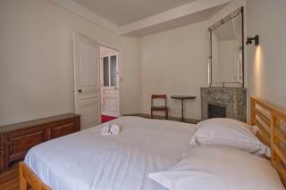Au pied de la tour Saint Antoine - 3
