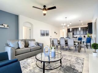 Last Minute Disney Getaway! Private Pool, Hot Tub & Games Room. Book Now! #88013 - Kissimmee - 3