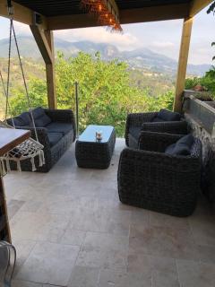 Nuit insolite avec jacuzzi privatif et piscine - 1