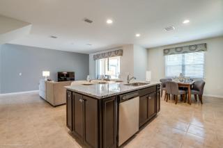 Last Minute Disney Getaway! Private Pool, Hot Tub & Games Room. Book Now! #20806 - Kissimmee - 3