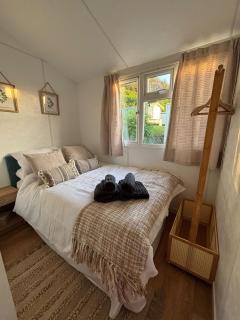 Welsh Bayview Retreat 2-Bed Caravan & 2-Bed Chalet at Clarach Bay Holiday Village - 8