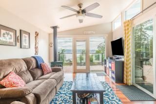 Wolf Beach Cottage by AvantStay Harbor Views - Langley - 6