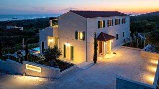 Prestigious stone Villa Smokvica with vineyard, swimming pool, jacuzzi, gym and sea views - Rogoznica - 1