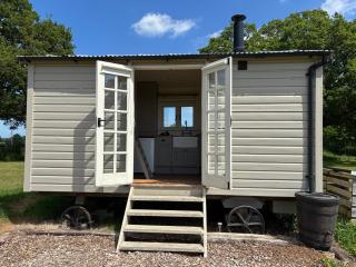 Shepherds Hut 2 - Petworth - 9