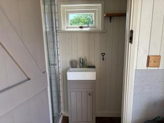 Shepherds Hut 2 - Petworth - 5