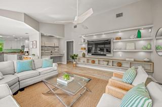 La Buena Vida - Bright Beachy Canal Front Steps to Beach PoolSpa Dock Beach Gear Dogs OK - Anna Maria - 8