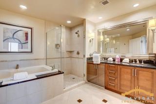 MGM Signature-06-716 Jacuzzi Studio - 7