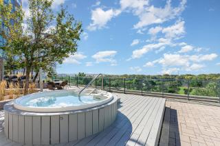 Downtown Cozy 1BR Condo- Steps from Lake & King street - 0