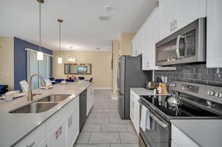 Last Minute Disney Getaway! Private Pool, Hot Tub & Games Room. Book Now! #59887 - Kissimmee - 1