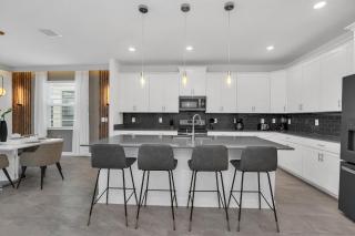 Last Minute Disney Getaway! Private Pool, Hot Tub & Games Room. Book Now! #88883 - Kissimmee - 1