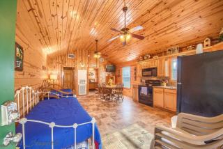 RR 9122SF Sunflower Cabin - Canyon Lake - 0