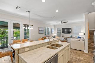 Serenity Now - Newly Listed Holmes Beach Beauty. Heated Pool with Sun Shelf - Holmes Beach - 2