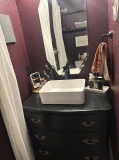 Quaint & Vivacious Home - 3