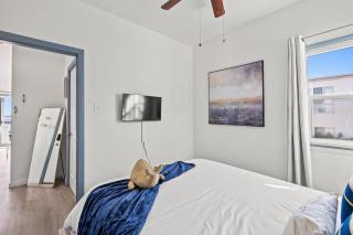 Newly Remodeled Cozy Beach Retreat Ocean Views - Manhattan Beach - 2
