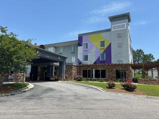 Dothan East Inn & Suites - Dothan - 0