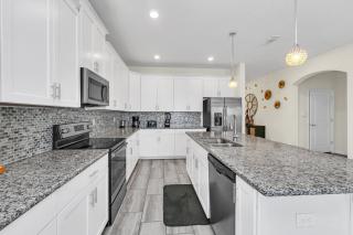 Last Minute Disney Getaway! Private Pool, Hot Tub & Games Room. Book Now! #16336 - Kissimmee - 2