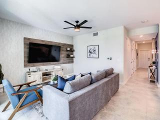 Last Minute Disney Getaway! Private Pool, Hot Tub & Games Room. Book Now! #88079 - Kissimmee - 4